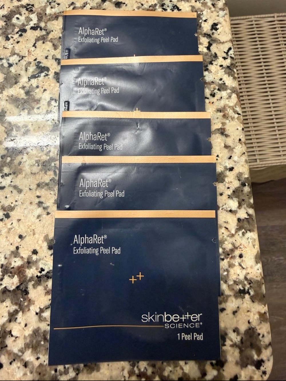 AlphaRet Exfoliating Peel Pad – Navy and Gold